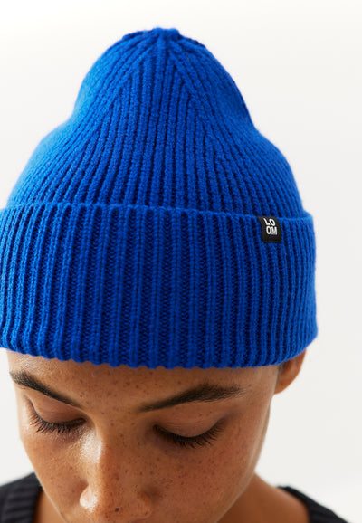 bonnet en laine loom Bleu électrique détail