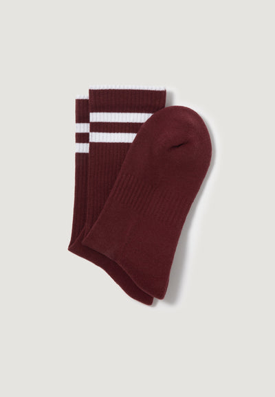 chaussettes côtelées bordeaux pliées