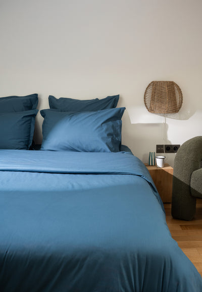 housse de couette coton bio loom bleu cobalt main