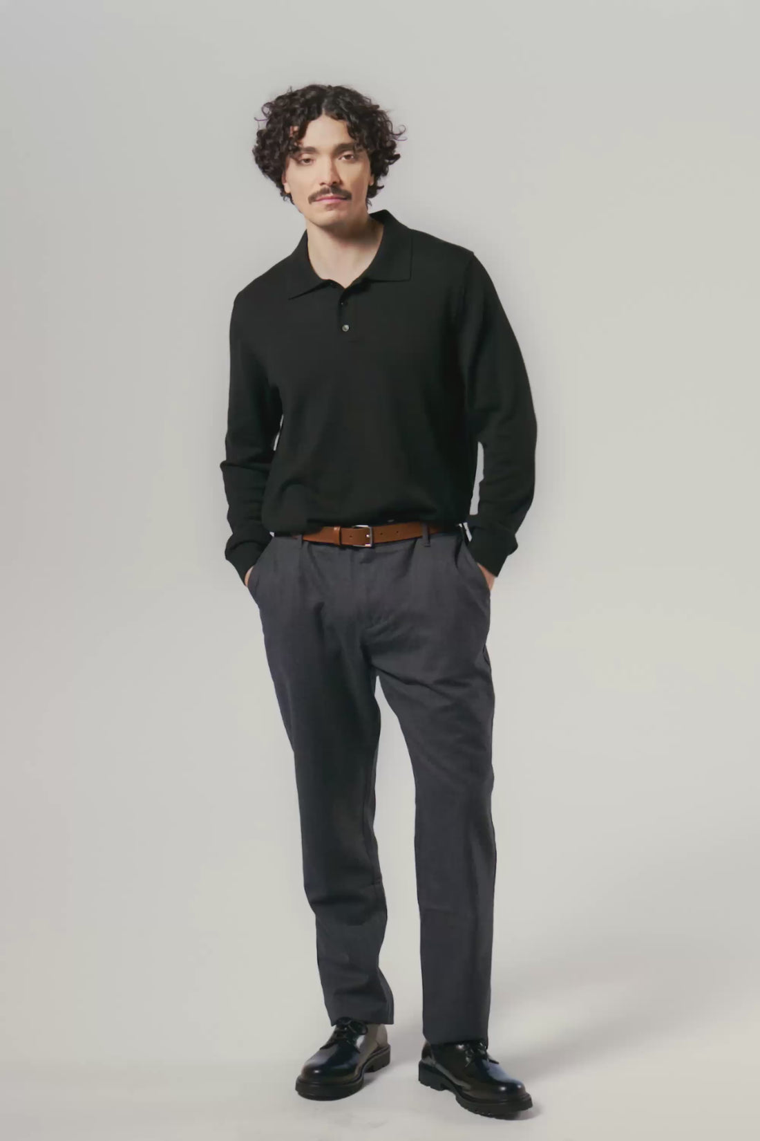 vidéo pull col polo noir